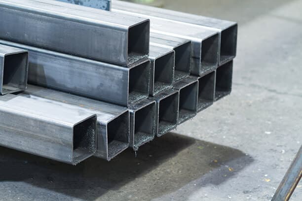 https://www.runsom.com/wp-content/uploads/2023/09/Bars-made-of-carbon-steel.jpg